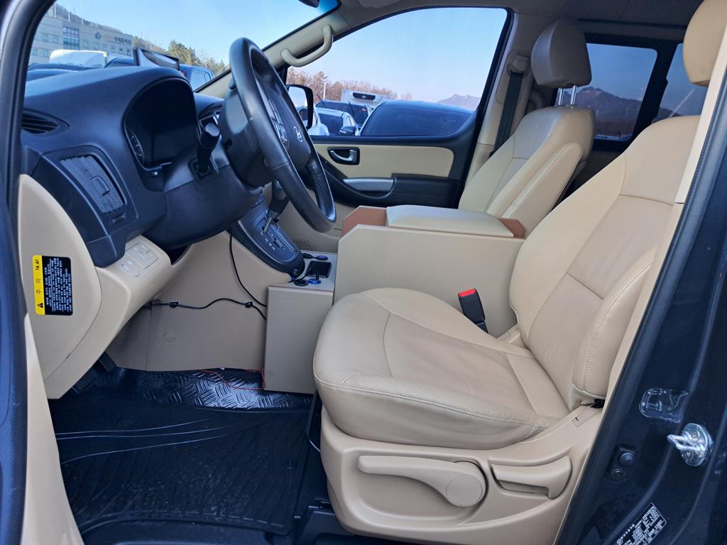 HYUNDAI Starex - Vista 11