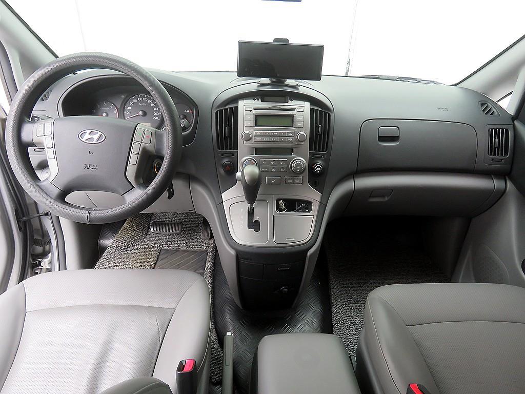 HYUNDAI Starex - Vista 8