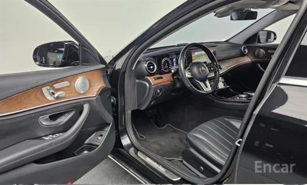 Mercedes Benz E class - Vista 11