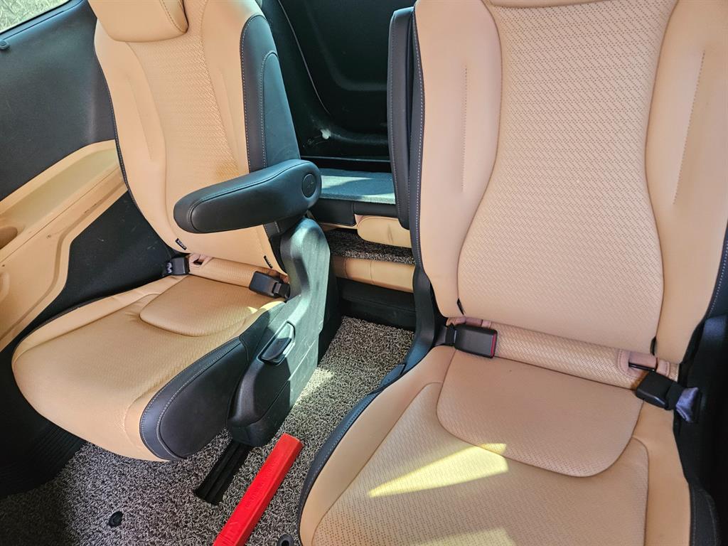 KIA Carnival - Vista 11