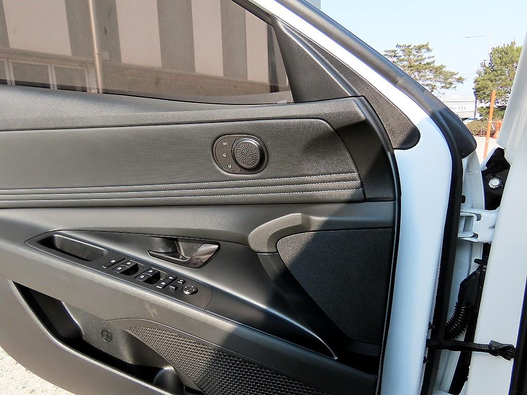 HYUNDAI Avante - Vista 11