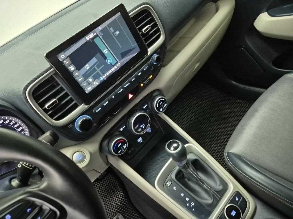 HYUNDAI Venue - Vista 10