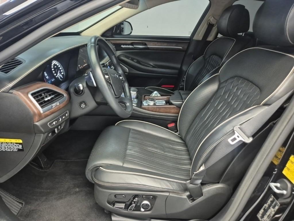 Genesis G90 - Vista 11