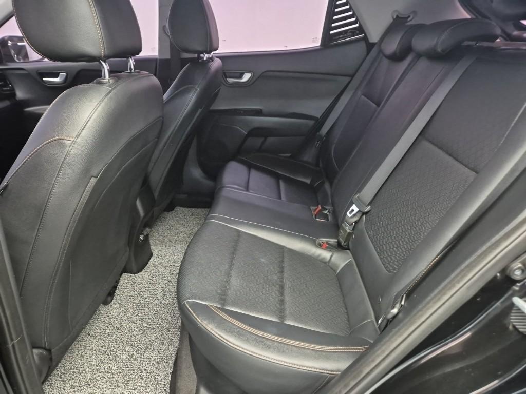 KIA Stonic 2018 Negro - Importación desde Corea - HF Imports Iquique - Foto 18