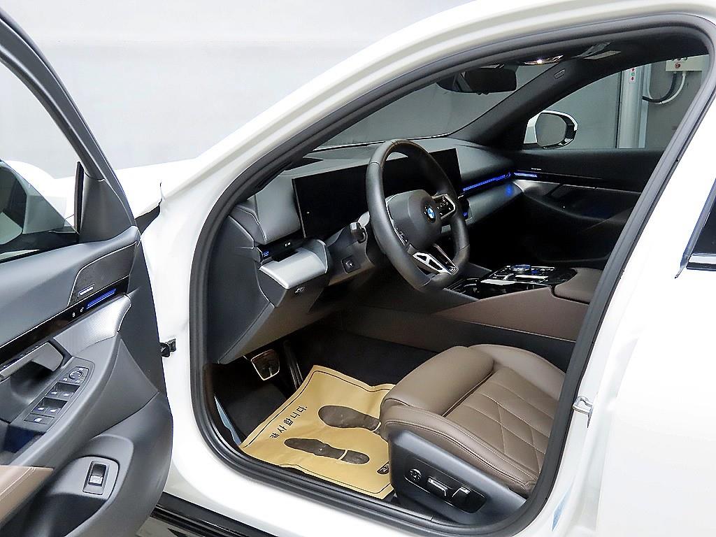 BMW 5 Series - Vista 5