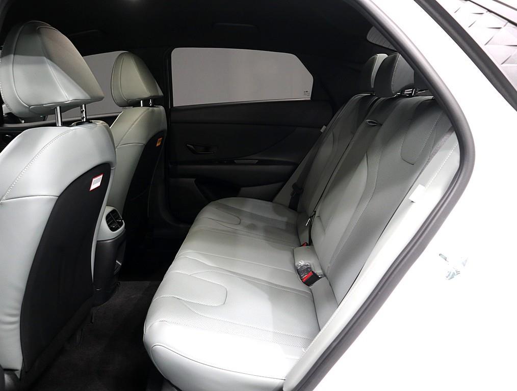 HYUNDAI Avante - Vista 10