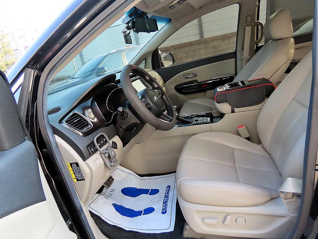 KIA Carnival - Vista 5