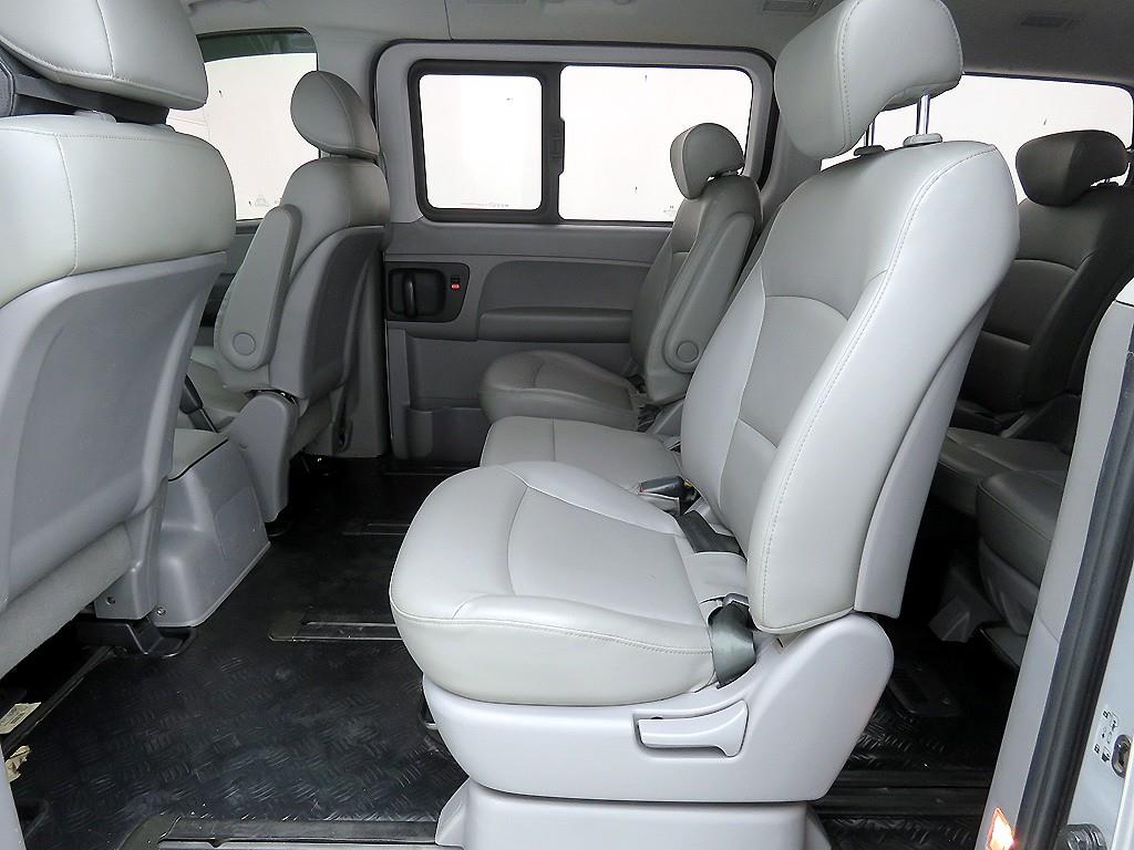 HYUNDAI Starex - Vista 7