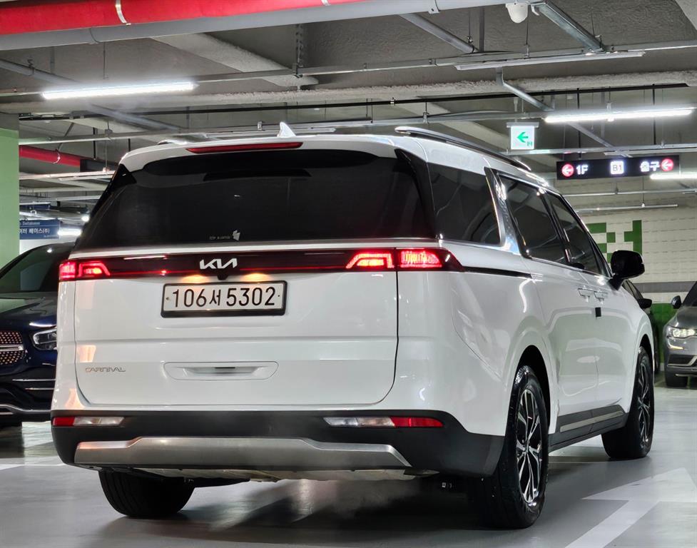 KIA Carnival - Vista 4