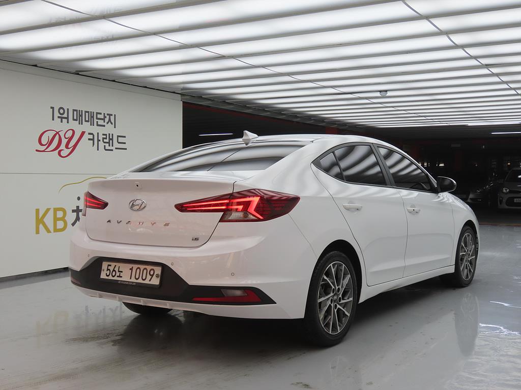 HYUNDAI Avante - Vista 4