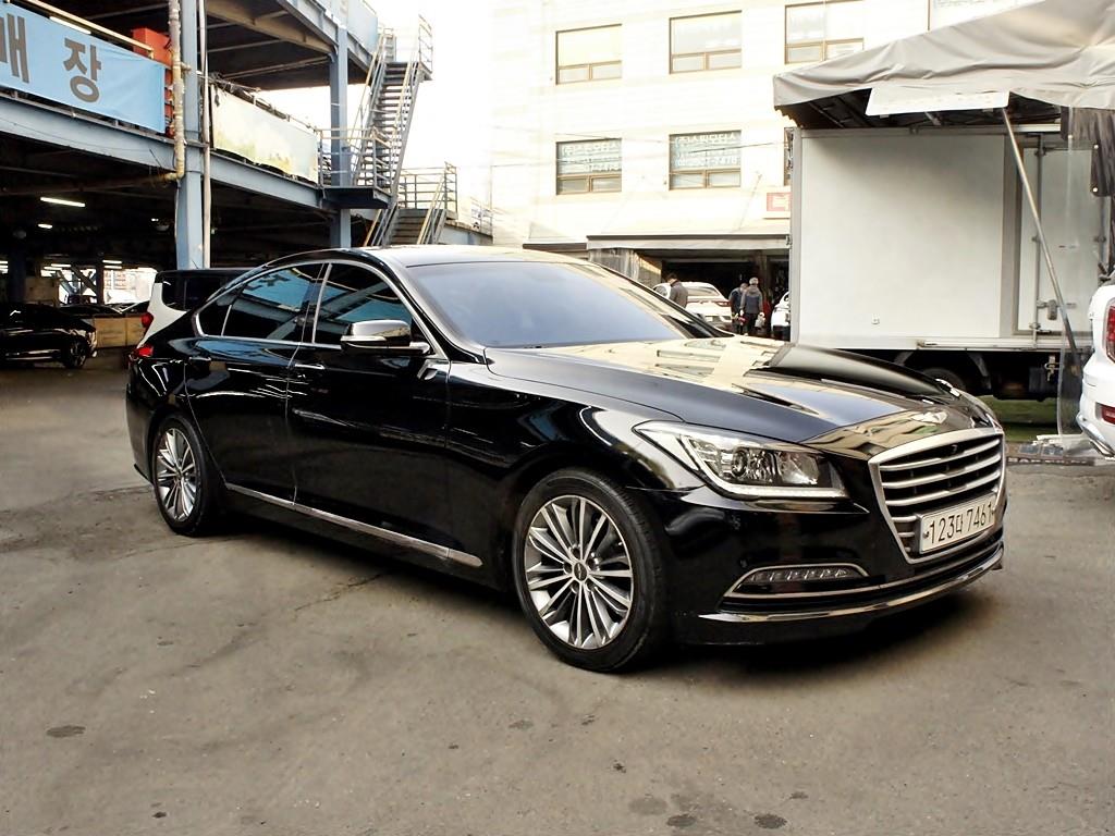 HYUNDAI Genesis - Vista 3