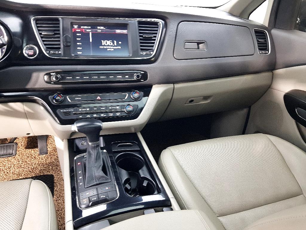 KIA Carnival - Vista 10