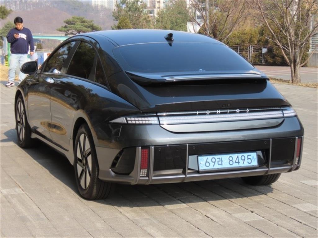 HYUNDAI Ioniq 6 - Vista 7