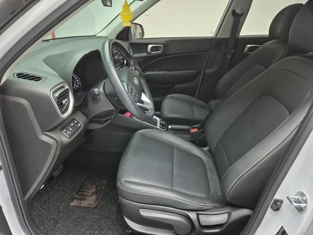 HYUNDAI Venue - Vista 11