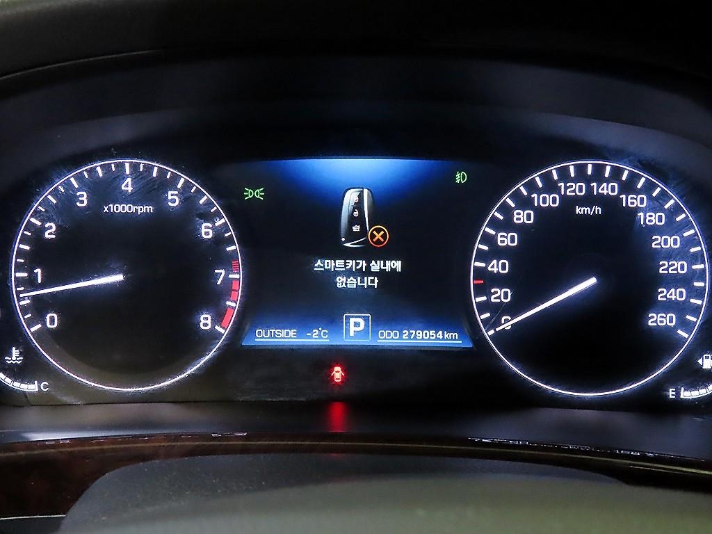 HYUNDAI Equus - Vista 9