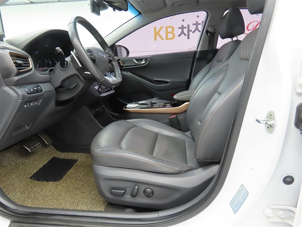 HYUNDAI Ioniq - Vista 5