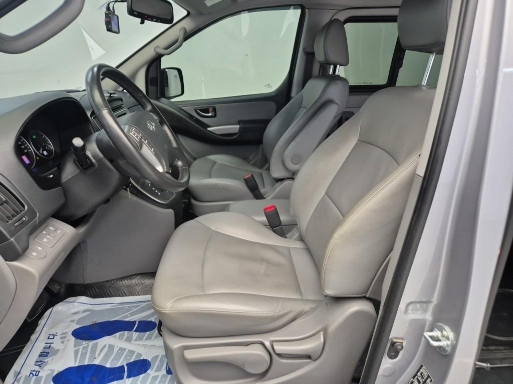 HYUNDAI Starex - Vista 11