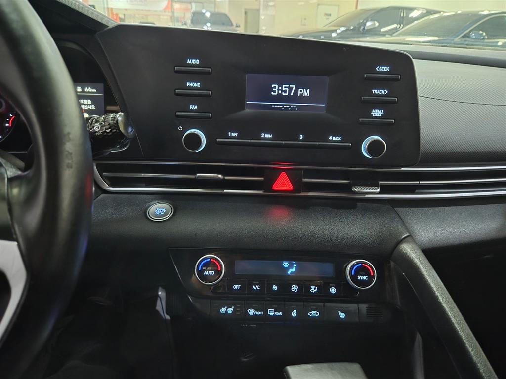 HYUNDAI Avante - Vista 9