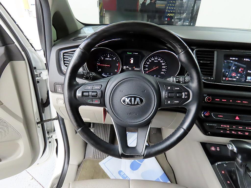 KIA Carnival - Vista 9