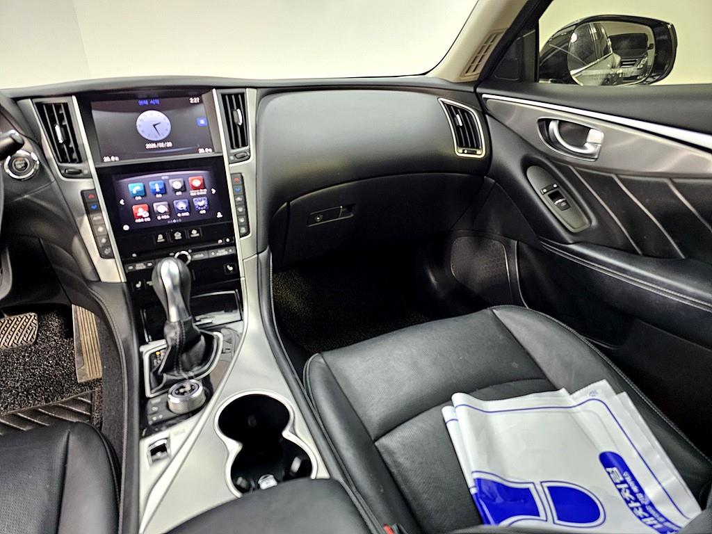 Infiniti Q - Vista 10