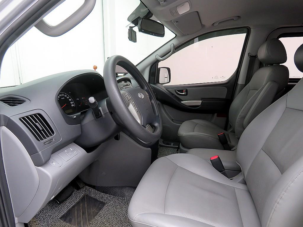 HYUNDAI Starex - Vista 6