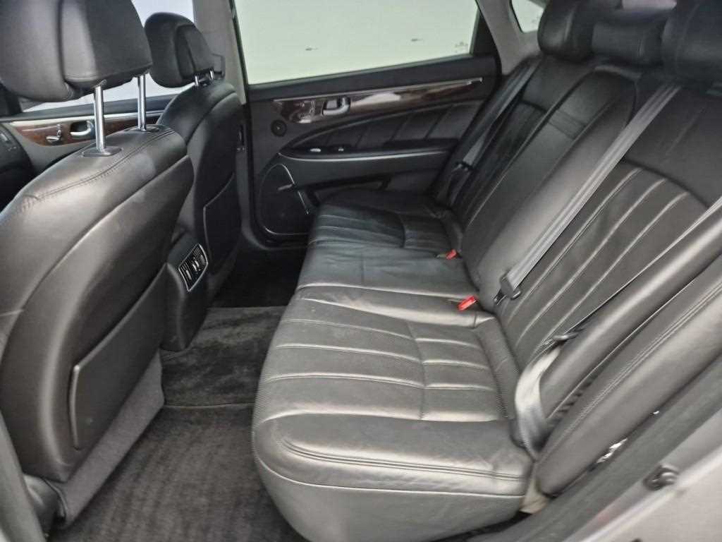 HYUNDAI Equus - Vista 12