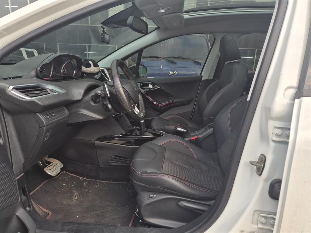 Peugeot 2008 - Vista 10