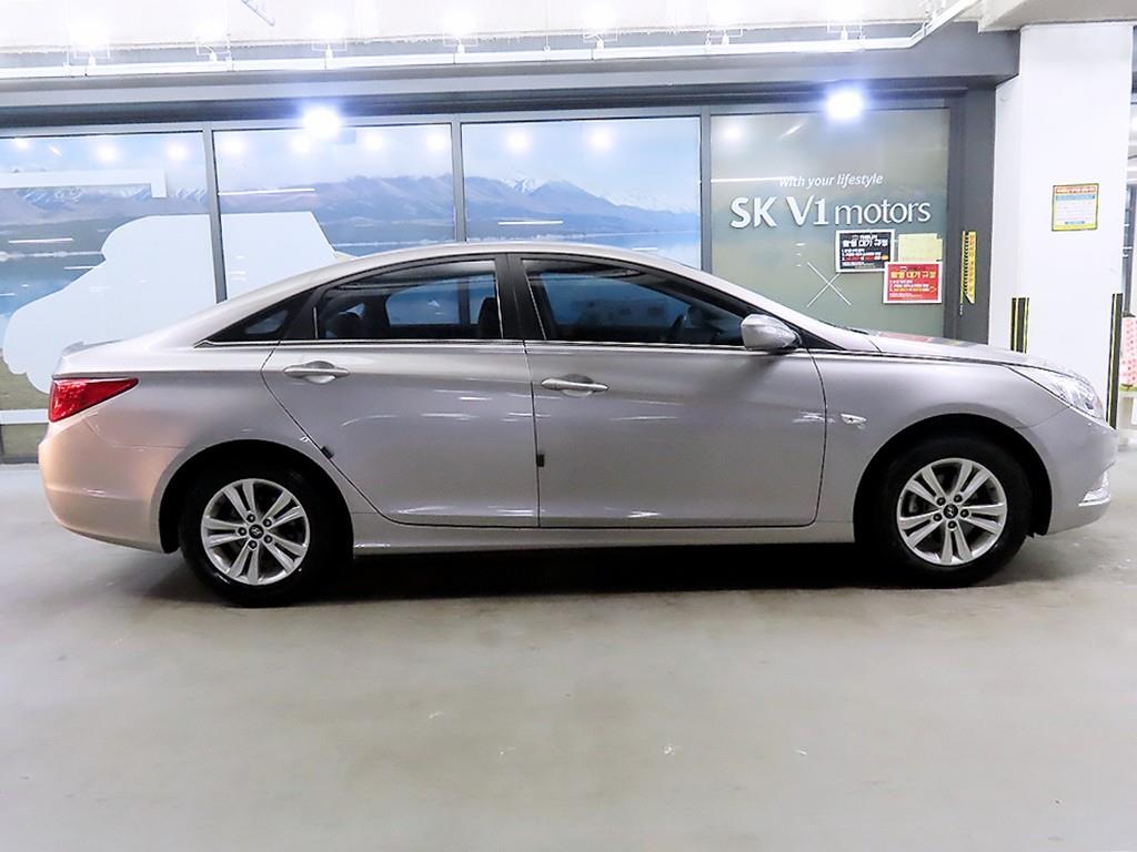 HYUNDAI Sonata - Vista 3