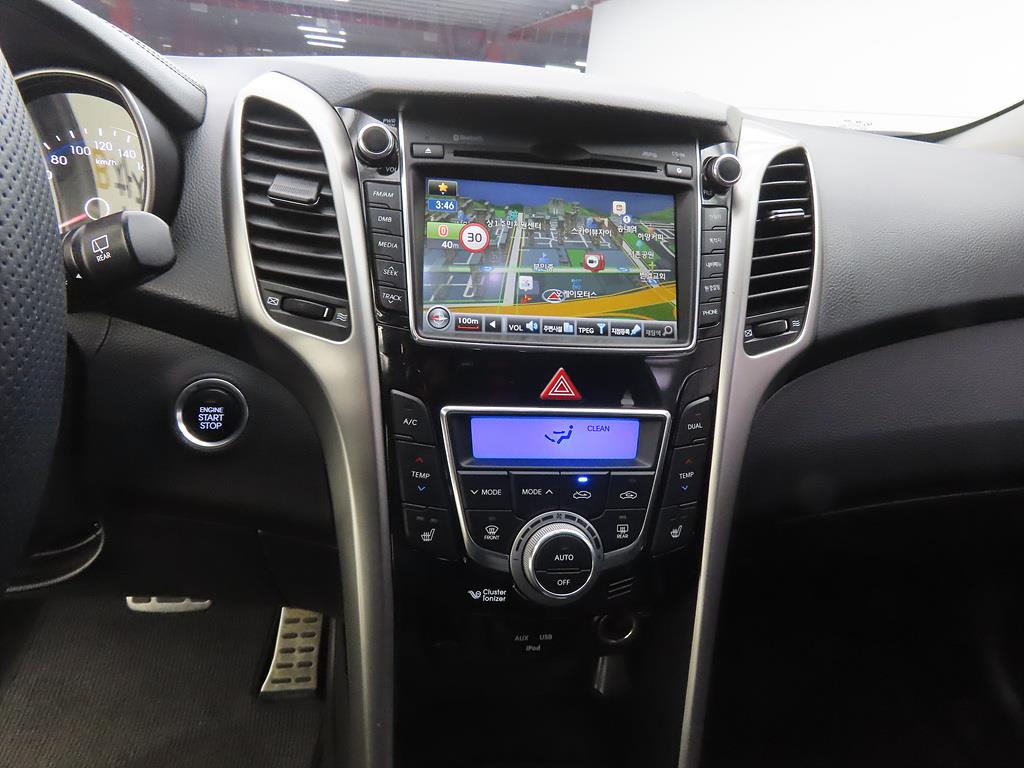 HYUNDAI i30 - Vista 10