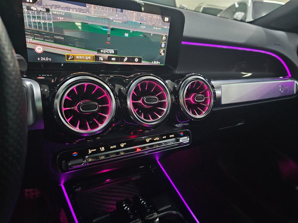 Mercedes Benz GLB Class - Vista 9