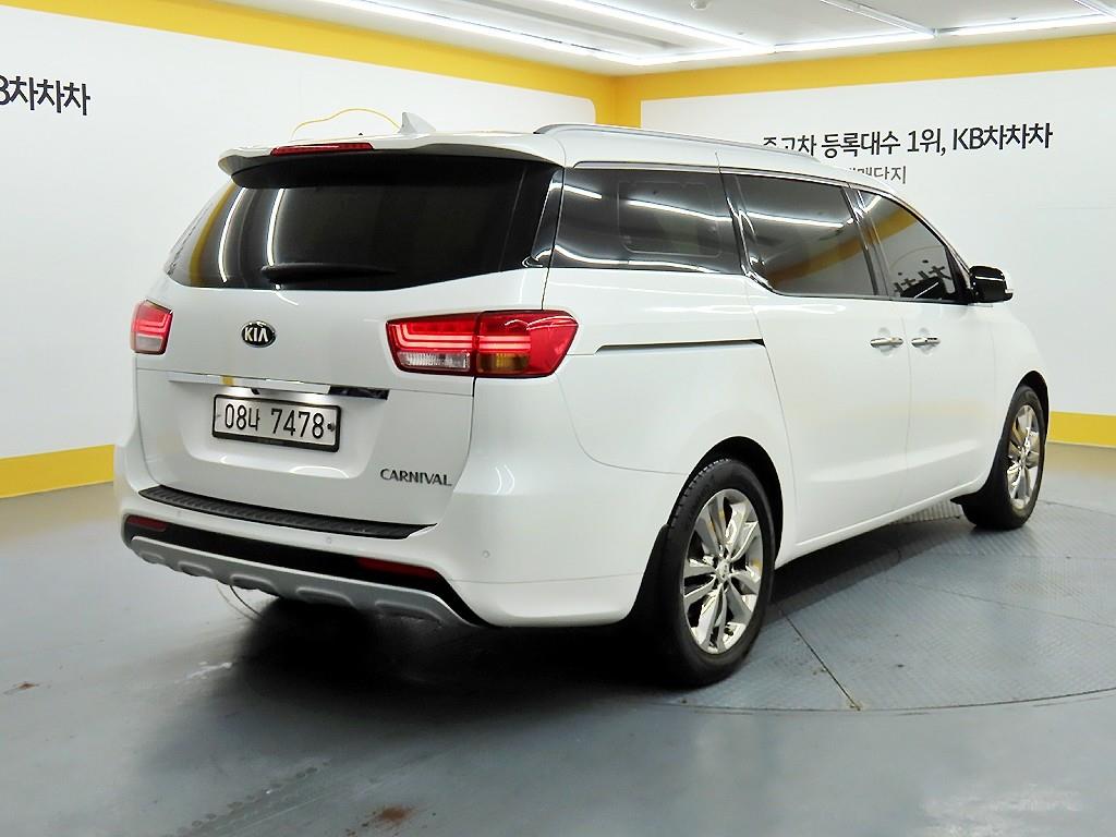KIA Carnival - Vista 4