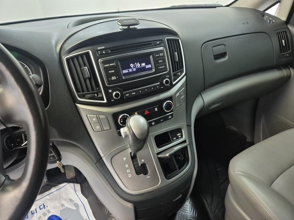 HYUNDAI Starex - Vista 10