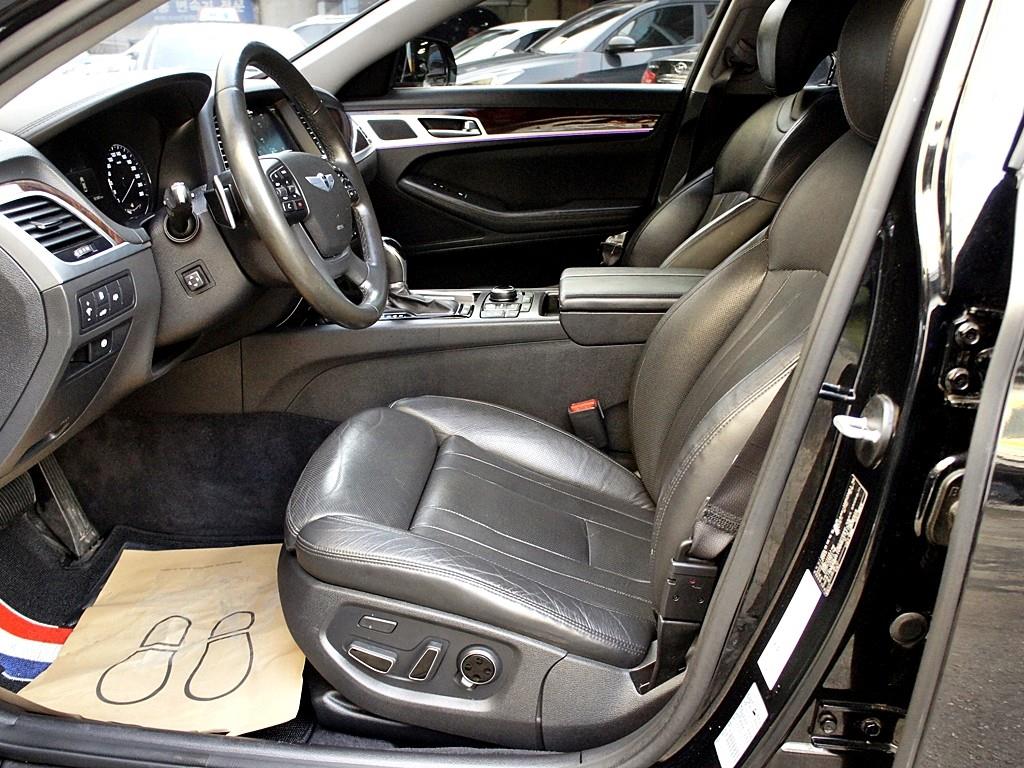 HYUNDAI Genesis - Vista 9