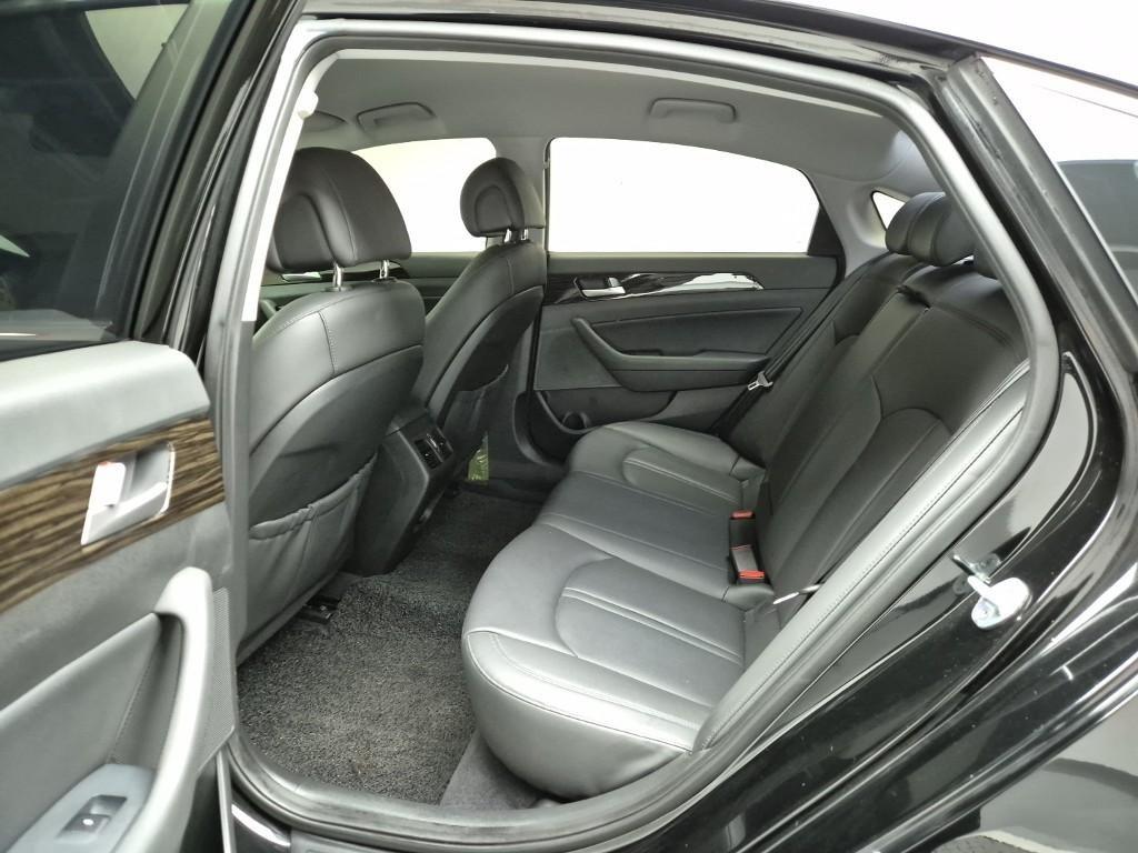 HYUNDAI Sonata - Vista 12