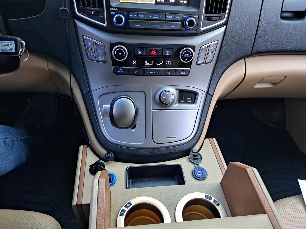 HYUNDAI Starex - Vista 7