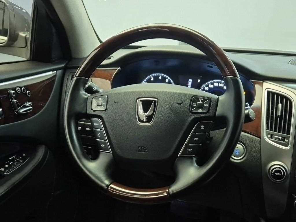 HYUNDAI Equus - Vista 9