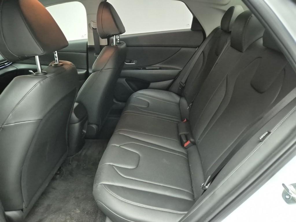 HYUNDAI Avante - Vista 12