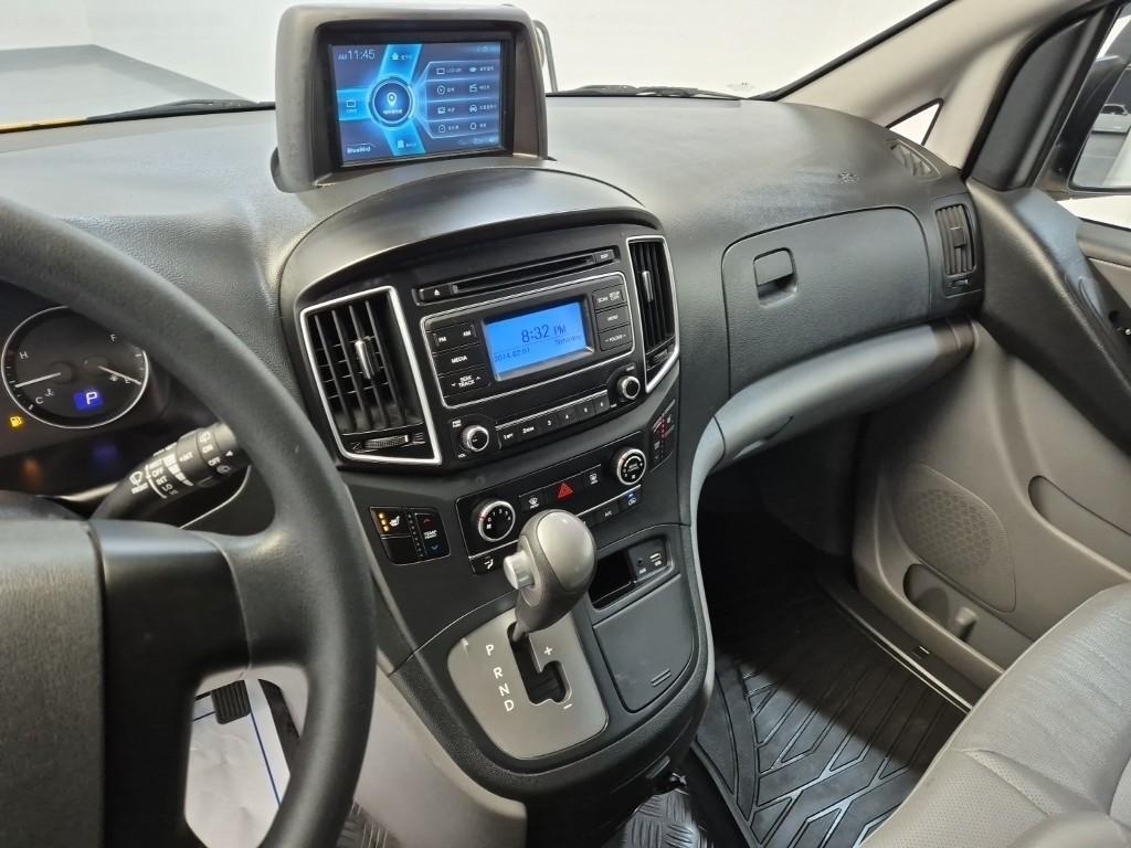 HYUNDAI Starex - Vista 9