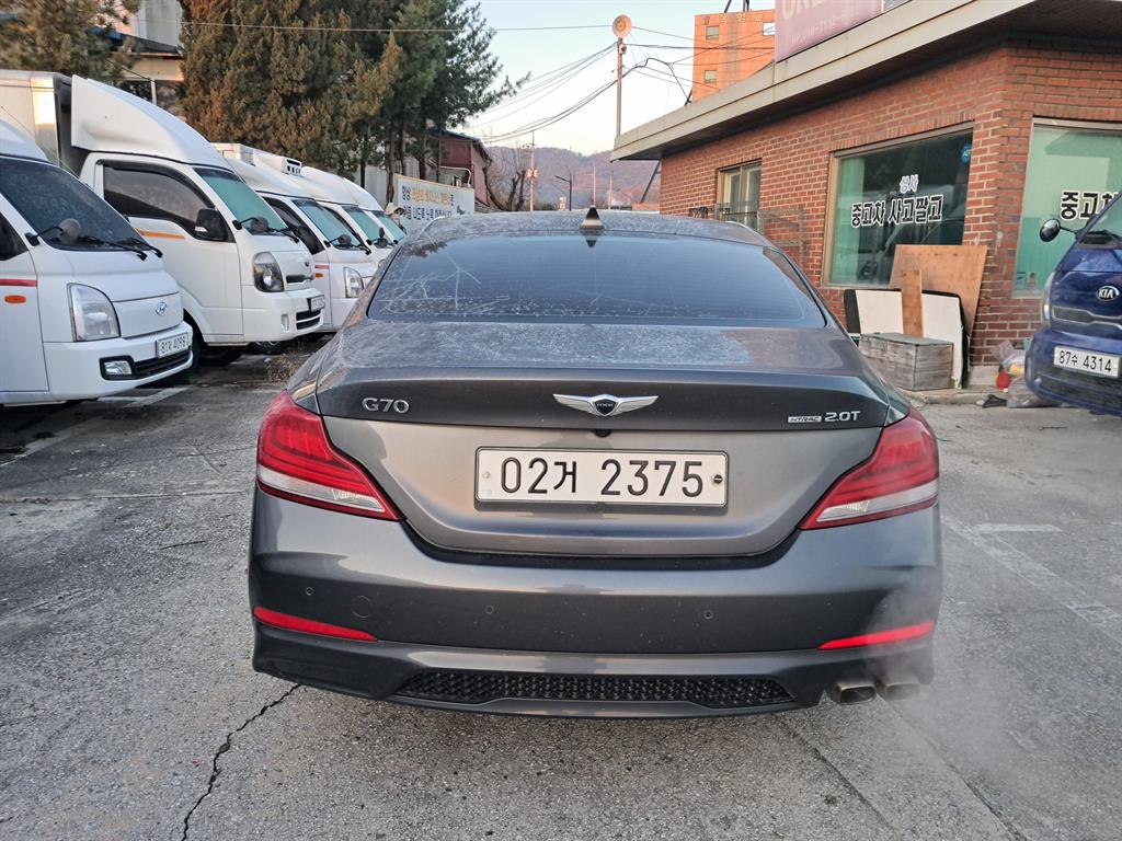 Genesis G70 - Vista 4