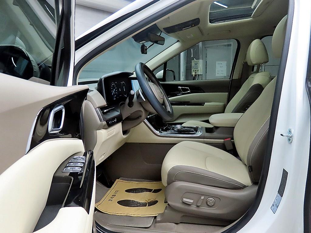 KIA Carnival - Vista 5