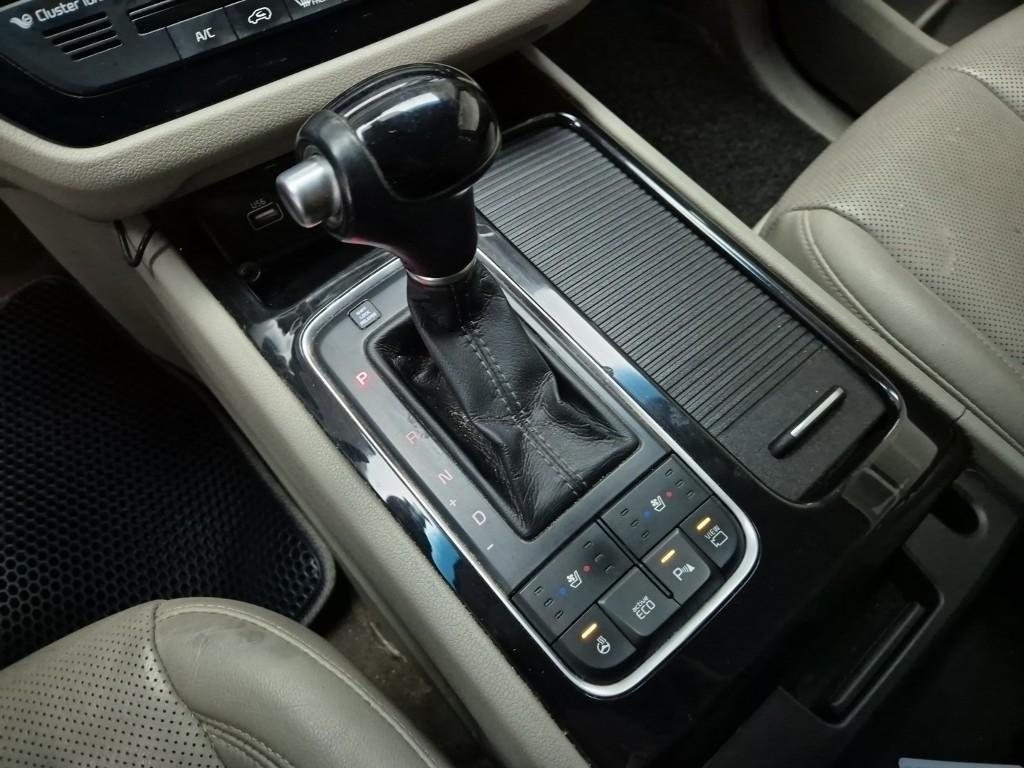 KIA Carnival - Vista 8