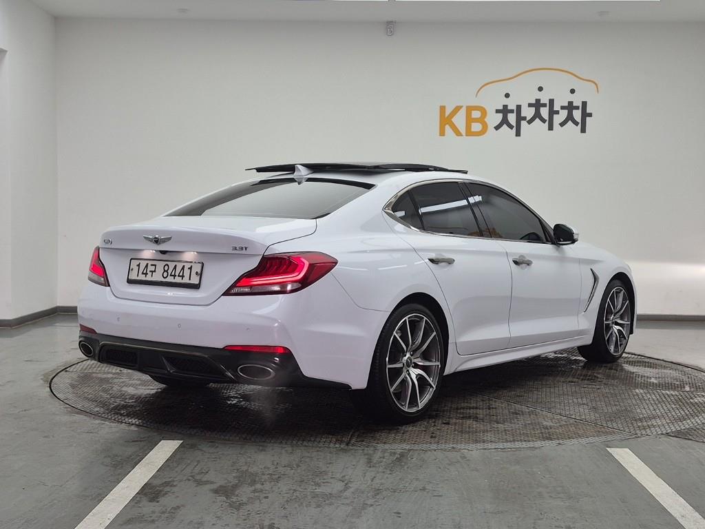 Genesis G70 - Vista 4