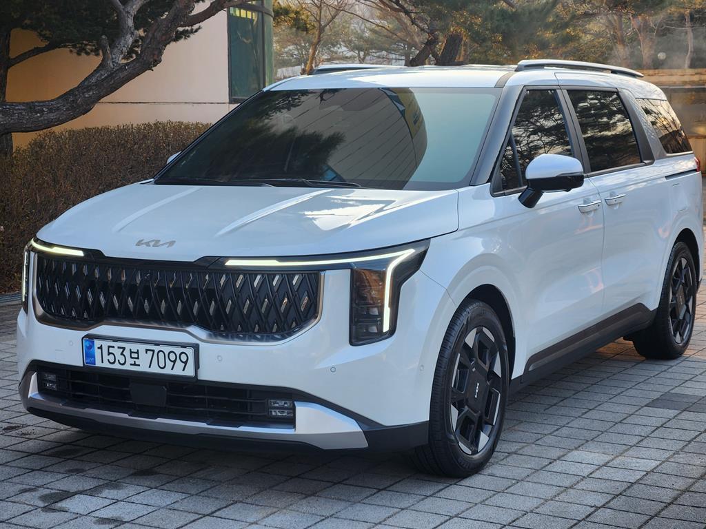 KIA Carnival 2025 Blanco - Importación desde Corea - HF Imports Iquique - Foto 1