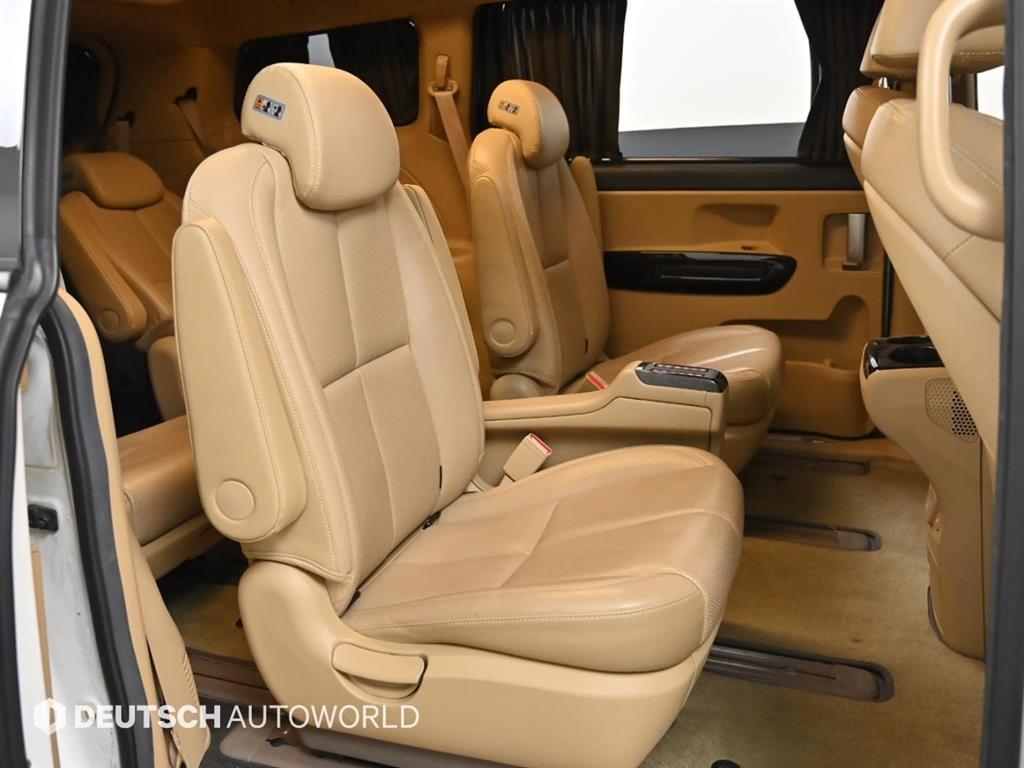 KIA Carnival - Vista 12