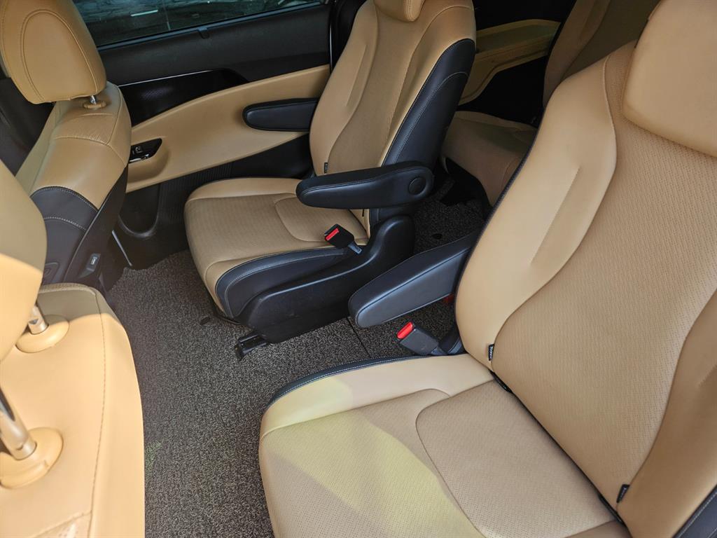 KIA Carnival - Vista 10