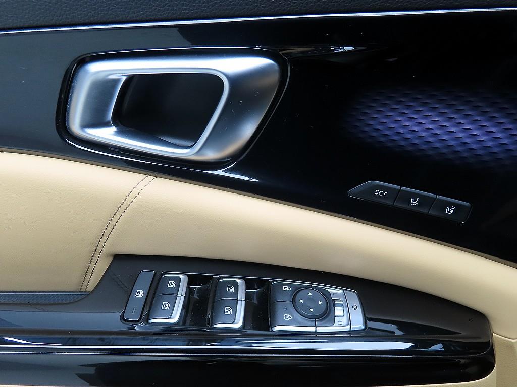 KIA Carnival - Vista 11