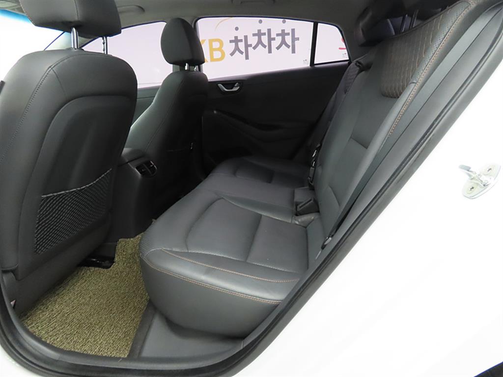 HYUNDAI Ioniq - Vista 6