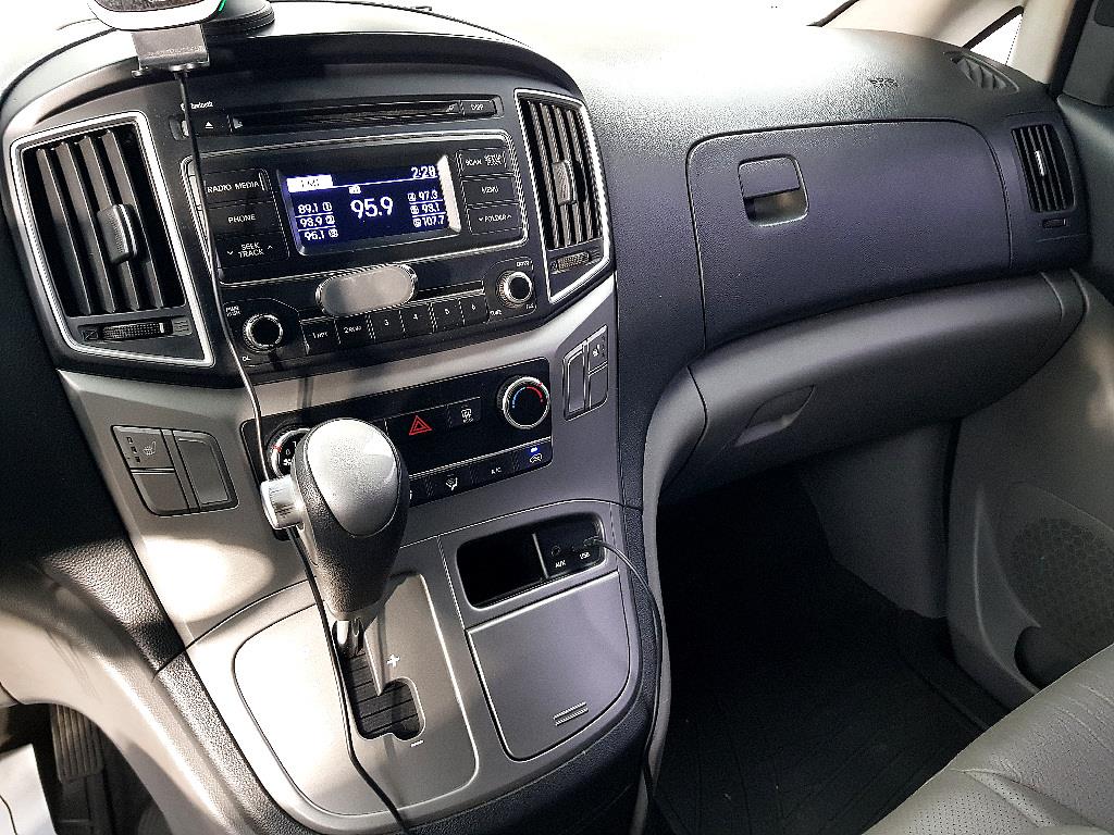 HYUNDAI Starex - Vista 10