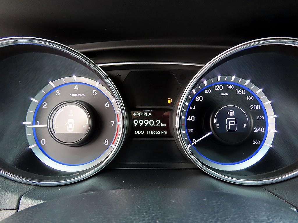 HYUNDAI Sonata - Vista 9