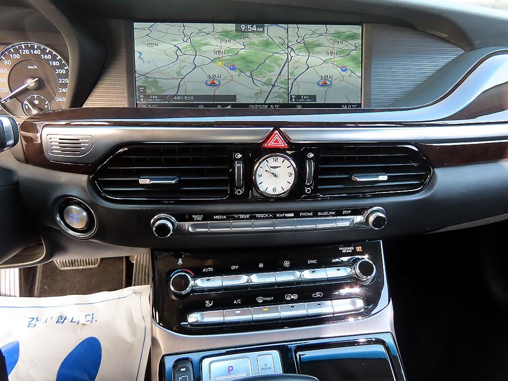 Genesis EQ900 - Vista 12